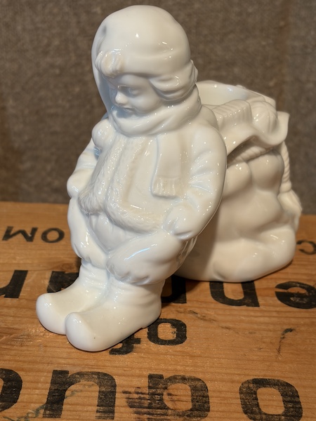 0430-0216 TOMTE LUTAR MOT SÄCK, LJUSSTAKE